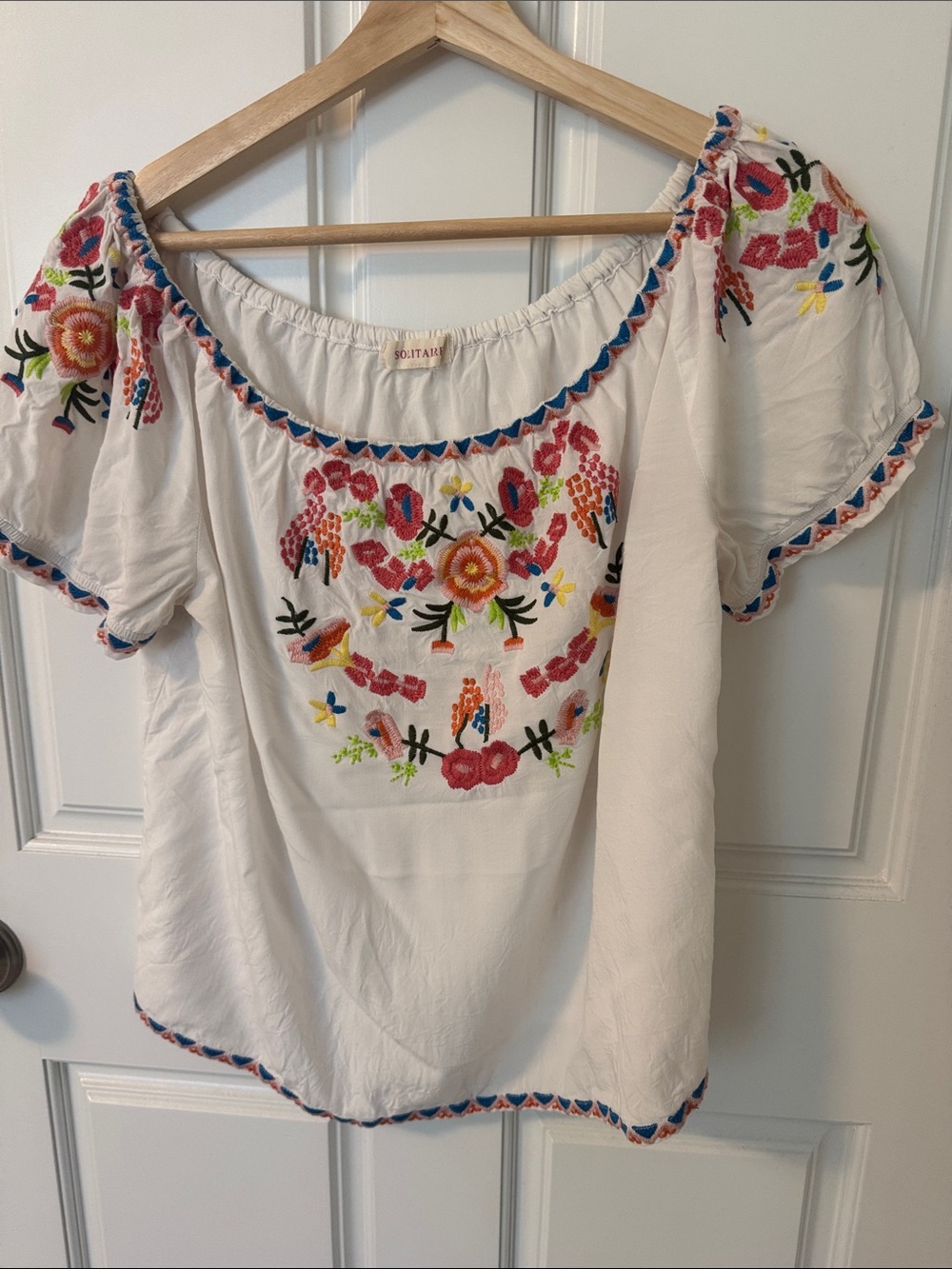 Solitaire White Embroidered Floral Peasant Top